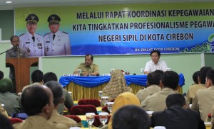 PNS di lingkungan Pemerintah Kota Cirebon  untuk bersikap netral