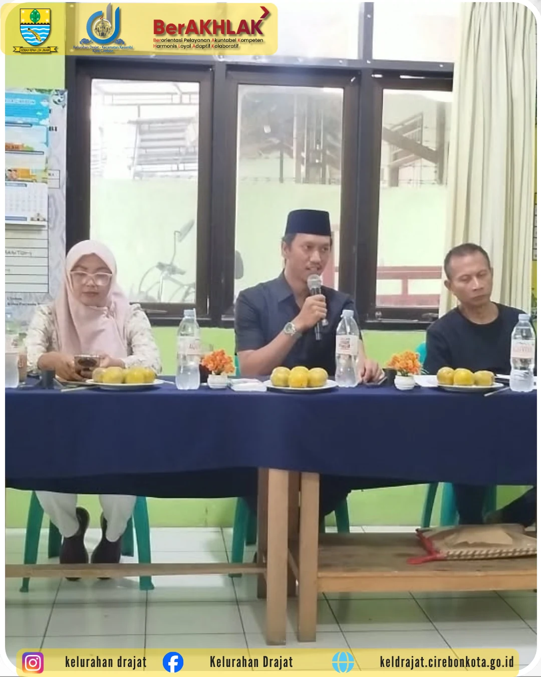 Siang hari ini, Lurah Drajat secara resmi telah melantik Ibu Titin Fatimah sebagai Ketua RW 05 Kelurahan Drajat yang baru!